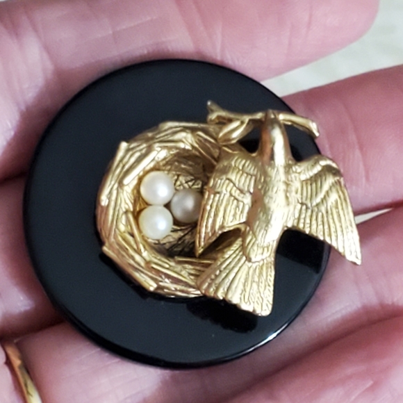 Vintage STUNNING Bird nest pearls enamel brooch pin gold - Picture 3 of 12